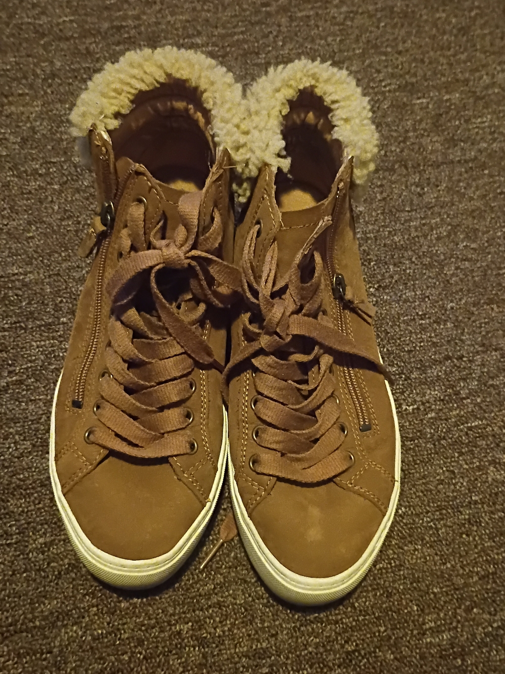 UGG  High-Top Sneaker Chestnut Newbuck Leather Sheepskin Cuff Women Size 9.5